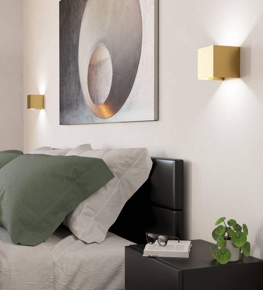 Valmontone 10cm Geborsteld messing wandlamp Van Eglo - De warme gloed die zowel van boven als van onderen komt, zorgt voor een harmonieuze en zachte verlichting.