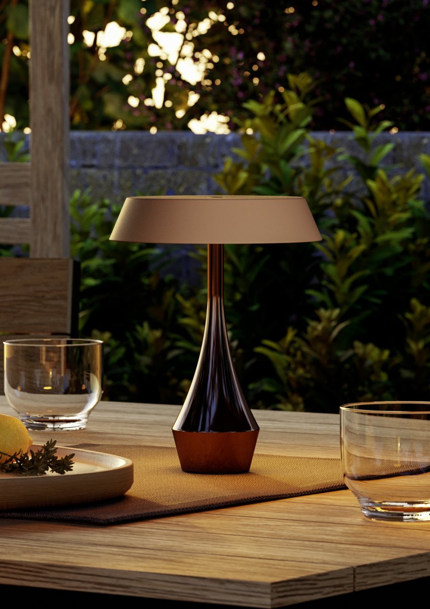 Turcio 20cm Bronzen Draagbare Van Eglo - Turcio is een draagbare metalen lamp met een glanzende bronzen voet en een donkerbruine, gestructureerde kap.