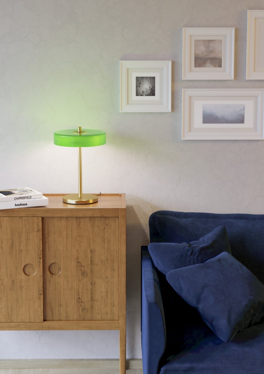 Salve 33cm Messing tafellamp Van Eglo - De Salve tafellamp heeft een metalen voet met een messing afwerking en een ronde groene glazen kap die de lamp een zachte en aangename uitstraling geeft.