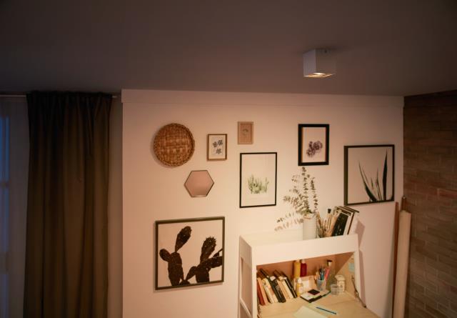 Box Wit spot Van Philips - Pas de sfeer van de ruimte aan de activiteit aan.