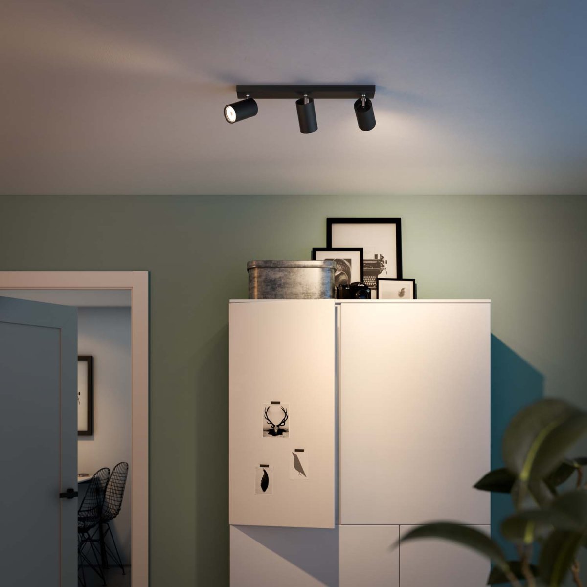 Kosipo 3 Zwart spot Van Philips - Kosipo 3 is een moderne spot van Philips myLiving Contemporary die stijlvol design combineert met functioneel licht.