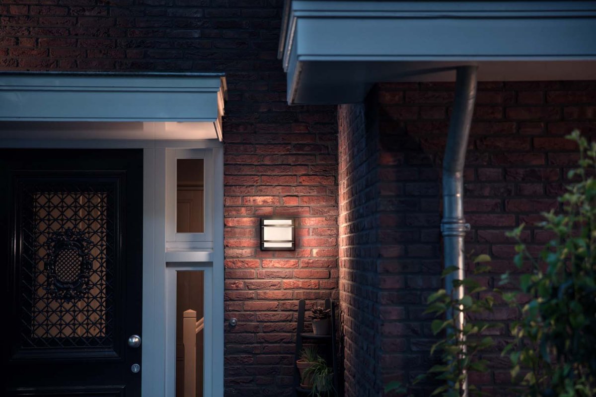 Petronia Antraciet buitenlamp Van Philips - De Philips Petronia LED-buitenlamp is gemaakt van hoogwaardig en duurzaam antracietgrijs aluminium.