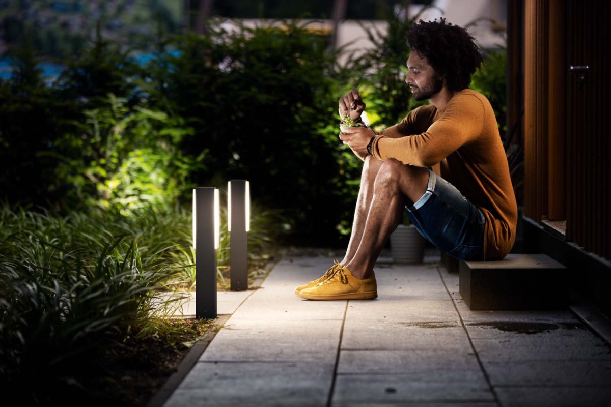 Stratosphere 42cm Antraciet lichtpaaltjes Van Philips - De ultra-effici&euml;nte buitenlampen van Philips Stratosphere maken gebruik van baanbrekende nieuwe technologie om de CO2-uitstoot, materiaalverspilling en het energieverbruik te verminderen.