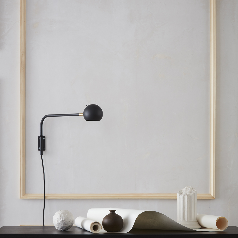 Yes! 45cm Antraciet wandlamp Van CO Bankeryd - Deze wandlamp kan uitstekend gebruikt worden in de woonkamer naast een bank of fauteuil, maar ook in een gang of boven een dressoir, waar hij een moderne uitstraling aan de kamer geeft.