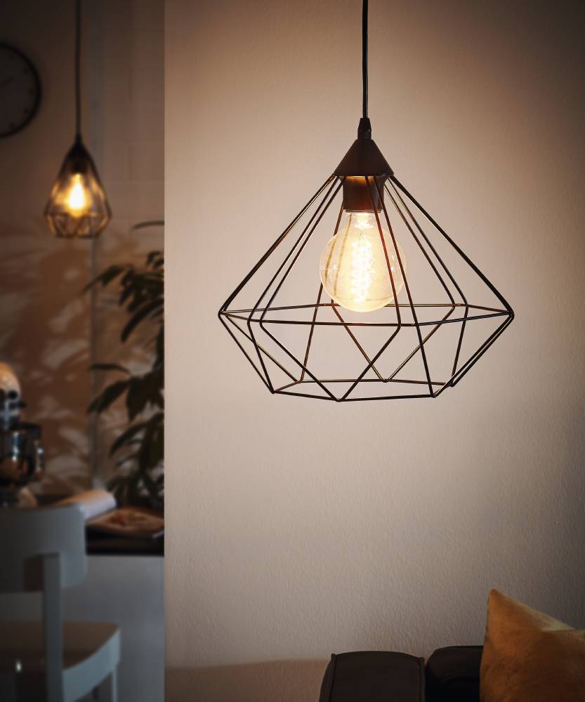 Tarbes Ø32 Zwart hanglamp Van Eglo - Ideaal om een trendy en minimalistische sfeer te creëren boven de keuken, eettafel of in de hal.