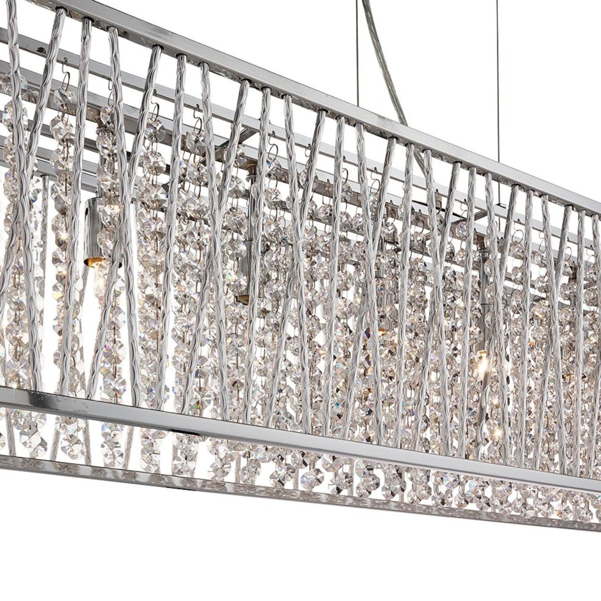 Elise 104cm Chroom hanglamp Van Searchlight - De grote, langwerpige lamp in chroom met afgeronde hoeken heeft aluminium buizen in een kruisvormig en recht patroon aan de buitenkant.
