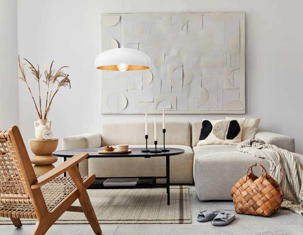 Mogano Ø40 Wit hanglamp Van Eglo - Met zijn zacht afgeronde vorm in de kleur wit en koper creëert hij een warme en comfortabele sfeer, perfect voor in de eetkamer, woonkamer of hal.