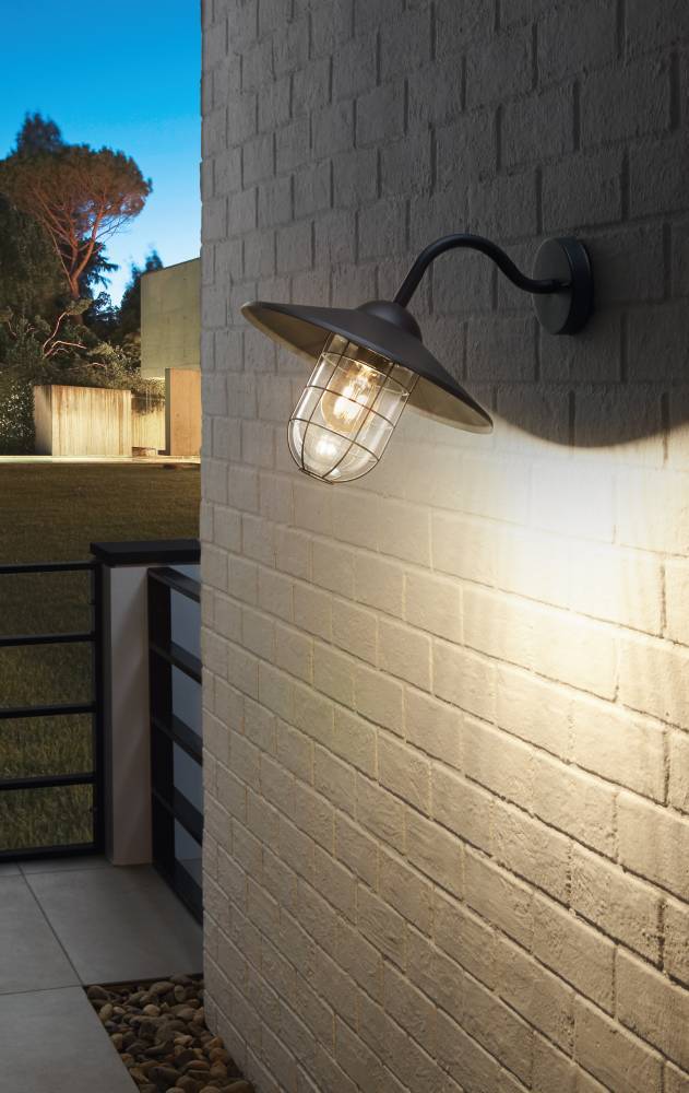 Melgoa Zwart buitenlamp Van Eglo - Het retro-geïnspireerde design van de lamp maakt het een stijlvolle toevoeging aan uw huis of tuin, waar het een rustieke en charmante sfeer creëert.