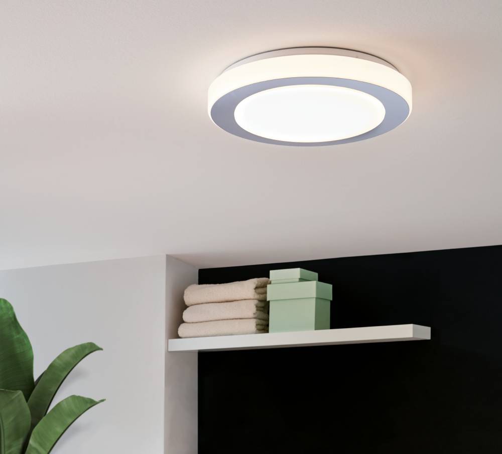 Led Carpi Ø38 Wit badkamerlamp Van Eglo - Deze plafondlamp heeft een eenvoudig en modern design met een ronde vorm en een chromen rand.