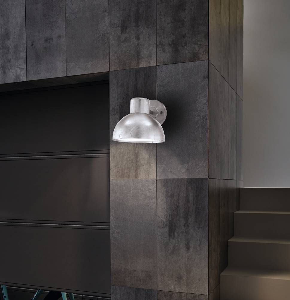 Entrimo Zink buitenlamp Van Eglo - De zichtbare gloeilamp verspreidt een aangenaam licht en cre&euml;ert een uitnodigende sfeer.
