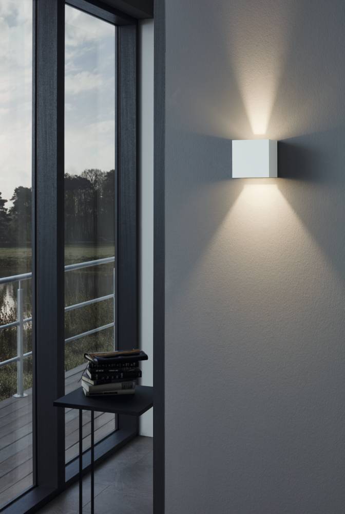 Calpino Wit buitenlamp Van Eglo - Deze wandlamp in een witte kubusvorm heeft een modern en minimalistisch design en past in elke kamer.