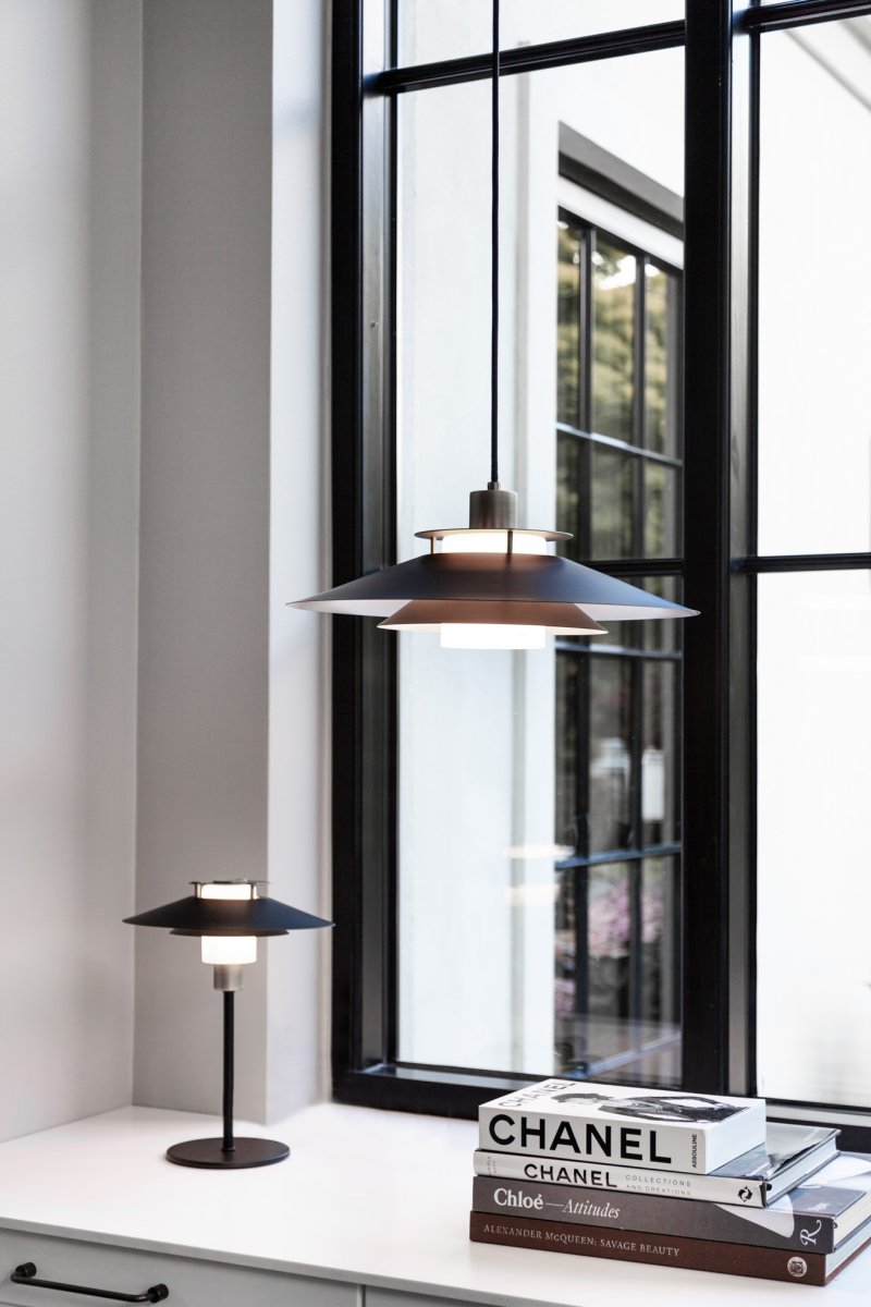 Rivoli 33cm Koper tafellamp Van Halo Design - Rivoli is niet alleen een praktische lamp, maar ook een stijlvol interieurdetail dat uw huis een exclusieve uitstraling geeft.