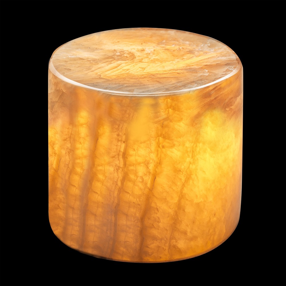 Marble 8cm Beige Van Unison - De tafellamp werkt op 2 AA-batterijen en heeft een timerfunctie met een brandduur van 6 uur en een uitschakelduur van 18 uur.