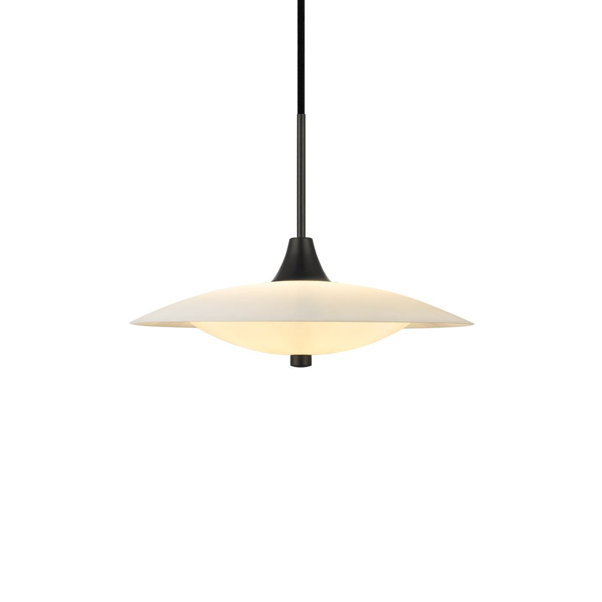 Baroni Ø35 Zwart hanglamp Van Halo Design - Het mondgeblazen opaalglas in combinatie met het geborstelde zwarte metaal zorgt voor een tijdloos design.