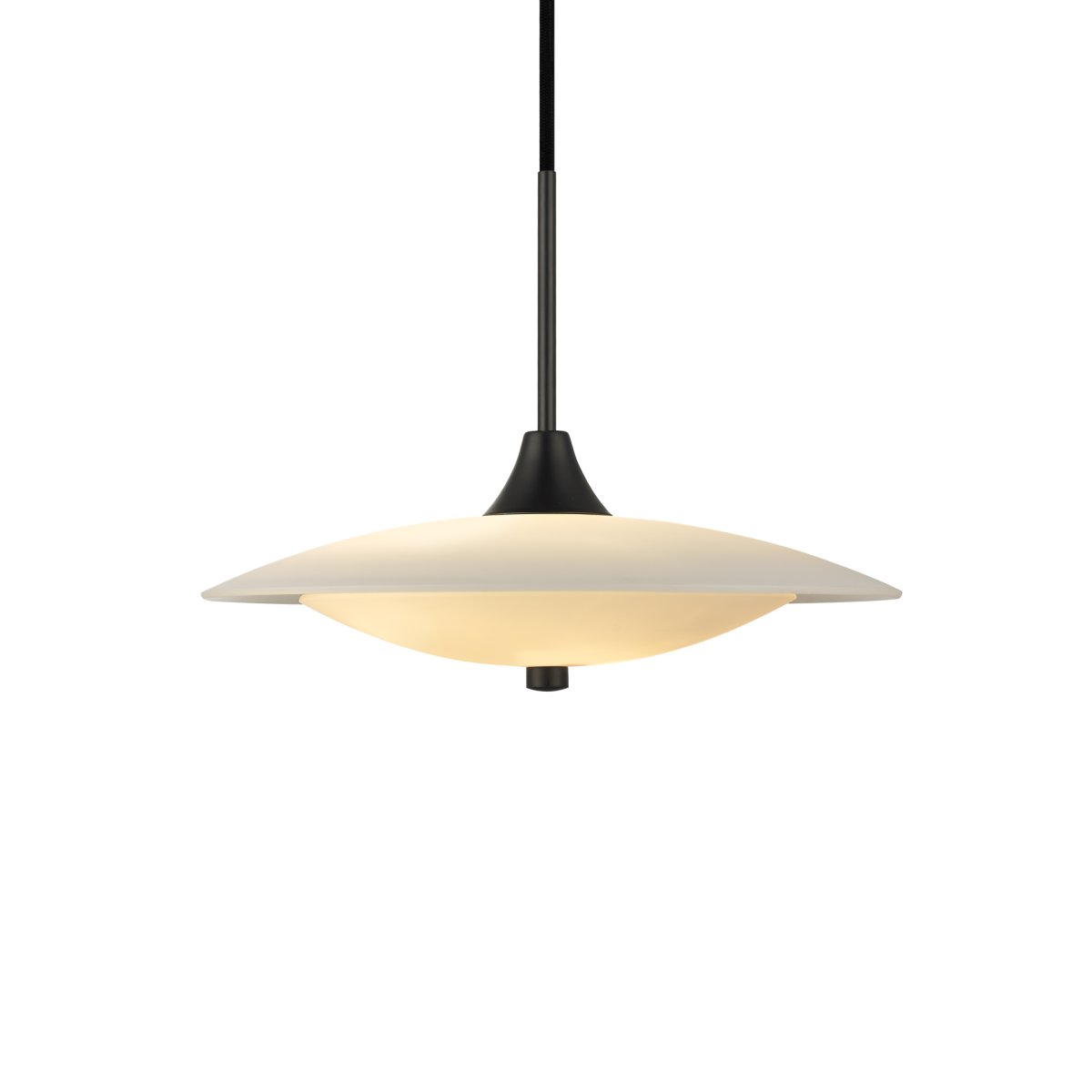 Baroni Ø40 Zwart hanglamp Van Halo Design - Het mondgeblazen opaalglas in combinatie met het geborstelde zwarte metaal zorgt voor een tijdloos design.