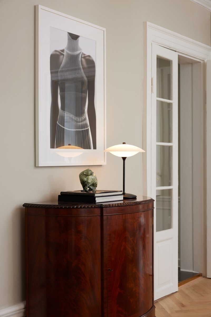 Baroni 40cm Zwart tafellamp Van Halo Design - Baroni is een prachtige tafellamp met een diameter van 30 cm.