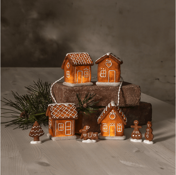 Gingerville Bruin Van Star Trading - De huisjes lichten mooi op wanneer het product aan staat.