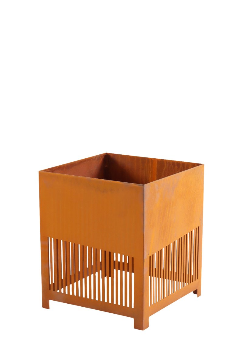 Falsterbo Ruwe Corten Van Globen Lighting - Met zijn minimalistische design is deze staande lamp een prachtige blikvanger in uw buitenomgeving: op het terras, het balkon, in de oranjerie, voor de garage of stal, bij de entree, op de brug - elke tuinkamer verdient het om verlicht te worden met sfeervolle verlichting.