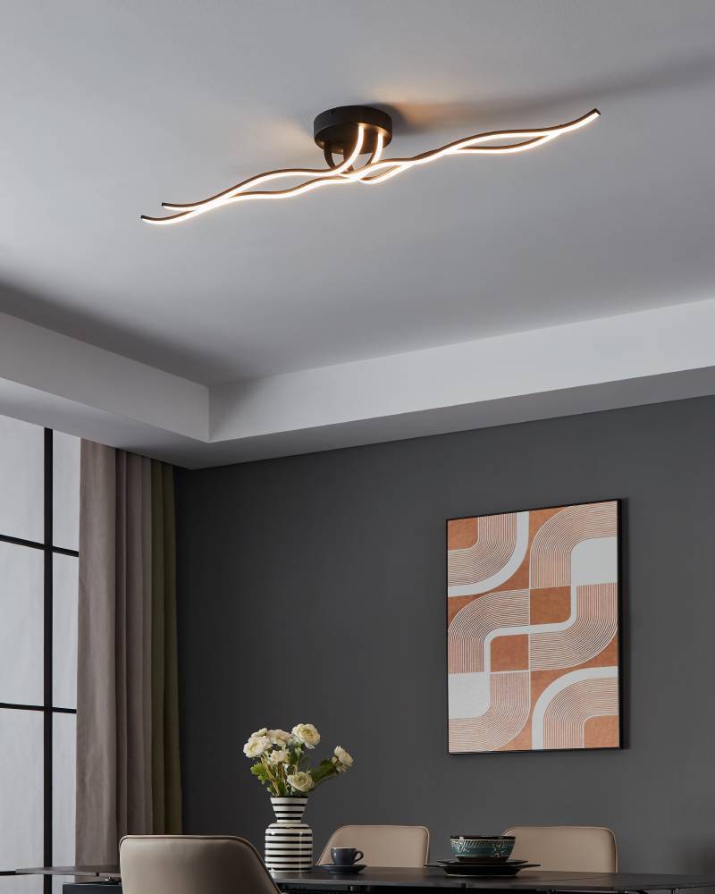 Roncade 116cm Zwart plafondlamp Van Eglo - De minimalistische en vloeiende vorm geeft de lamp een stijlvolle en verfijnde uitstraling die een vleugje moderne kunst aan uw huis toevoegt.