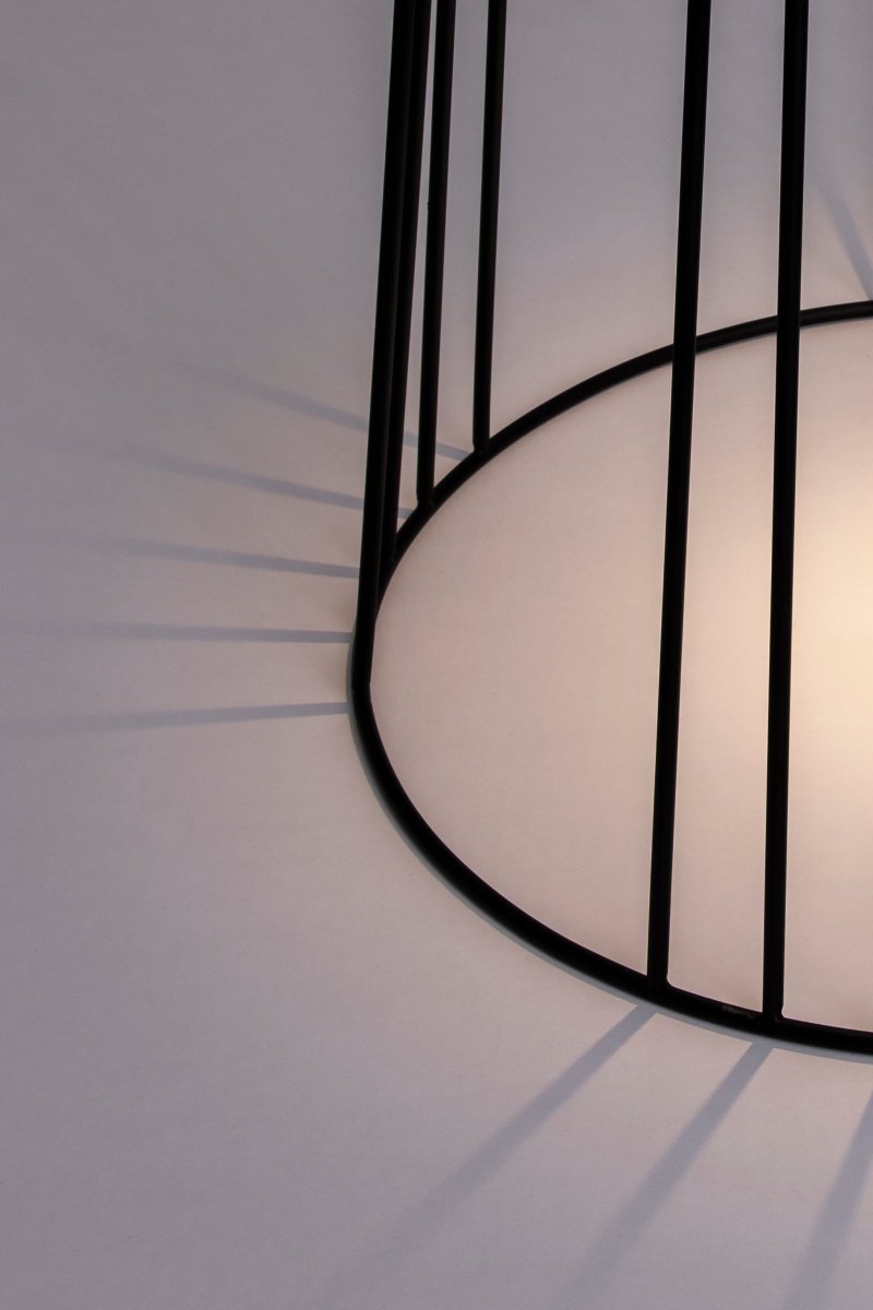 Koster Zwart Van Globen Lighting - Koster is een grafische lamp met IP44-classificatie.