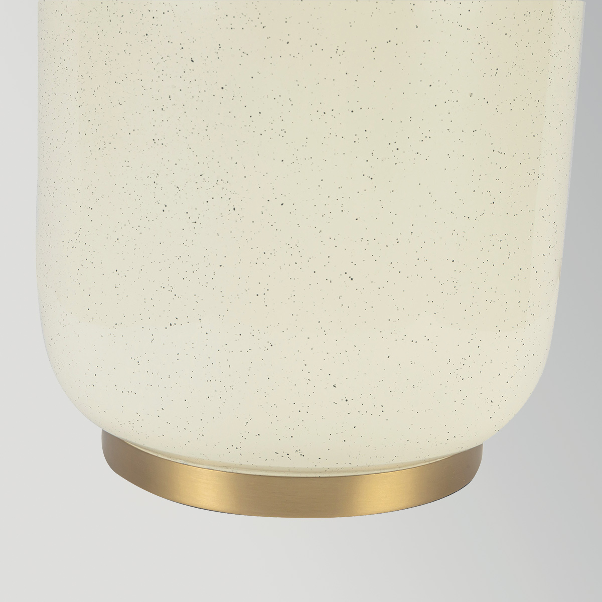 Crosby 70cm Crème wit tafellamp Van Elstead Lighting - De stof laat het licht door en geeft de lamp een aangename gloed, terwijl de vorm van de lampenkap een decoratief element vormt.