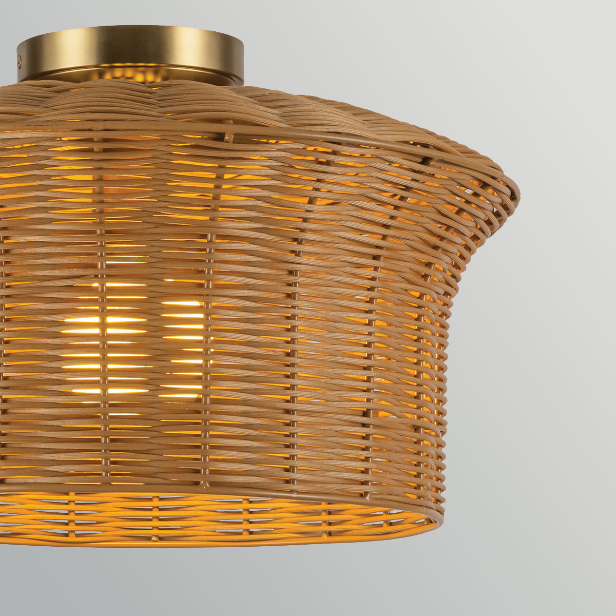 Kai Ø40 Natuur plafondlamp Van Elstead Lighting - Het naturelkleurige rotan geeft de lamp een warme en gezellige uitstraling, terwijl de details in geborsteld goud een mooi contrast cre&euml;ren.