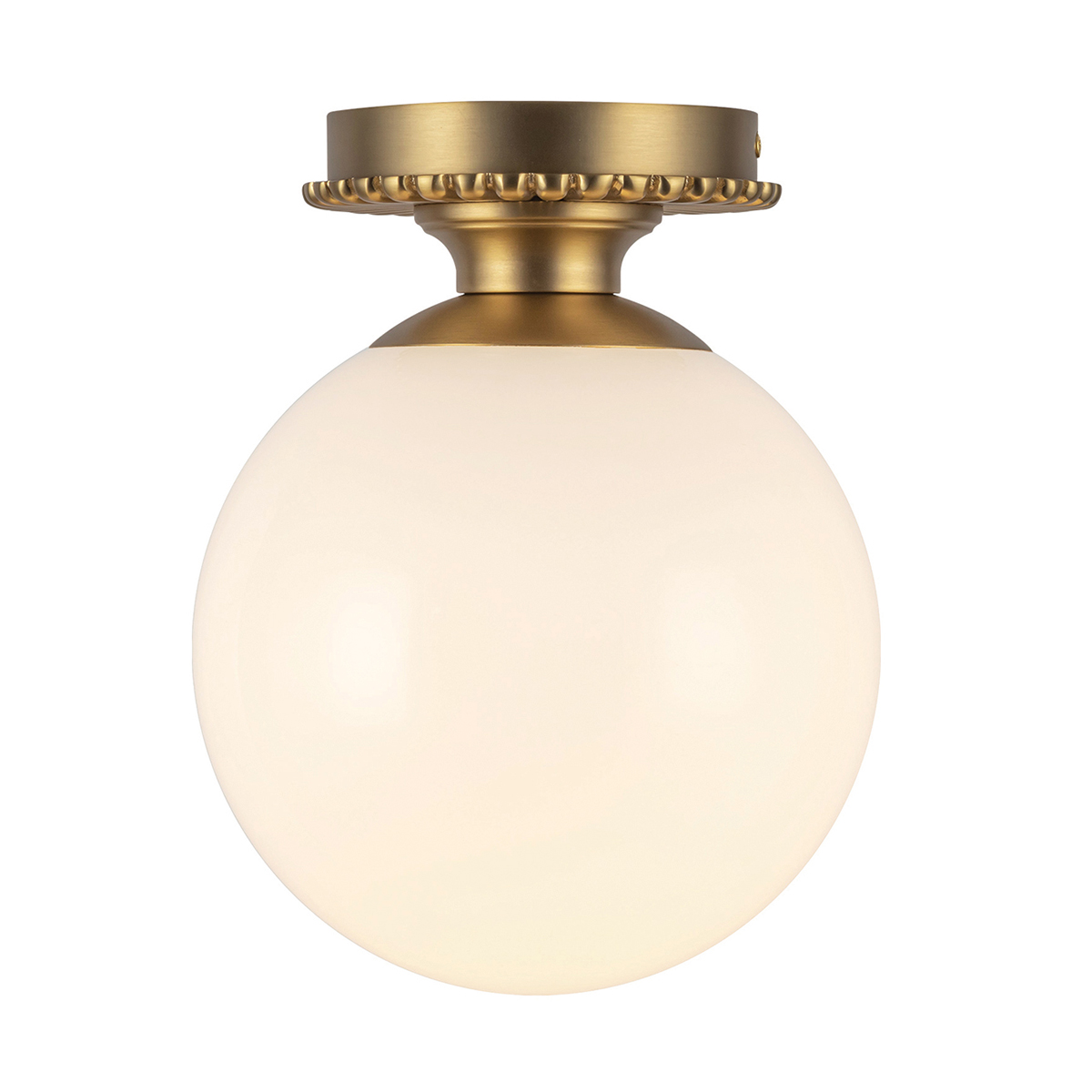 Otis Ø20 Geborsteld goud badkamerlamp Van Elstead Lighting - De ronde kap van glanzend opaalglas verbergt de lichtbron en verspreidt een zacht en aangenaam licht in de ruimte.