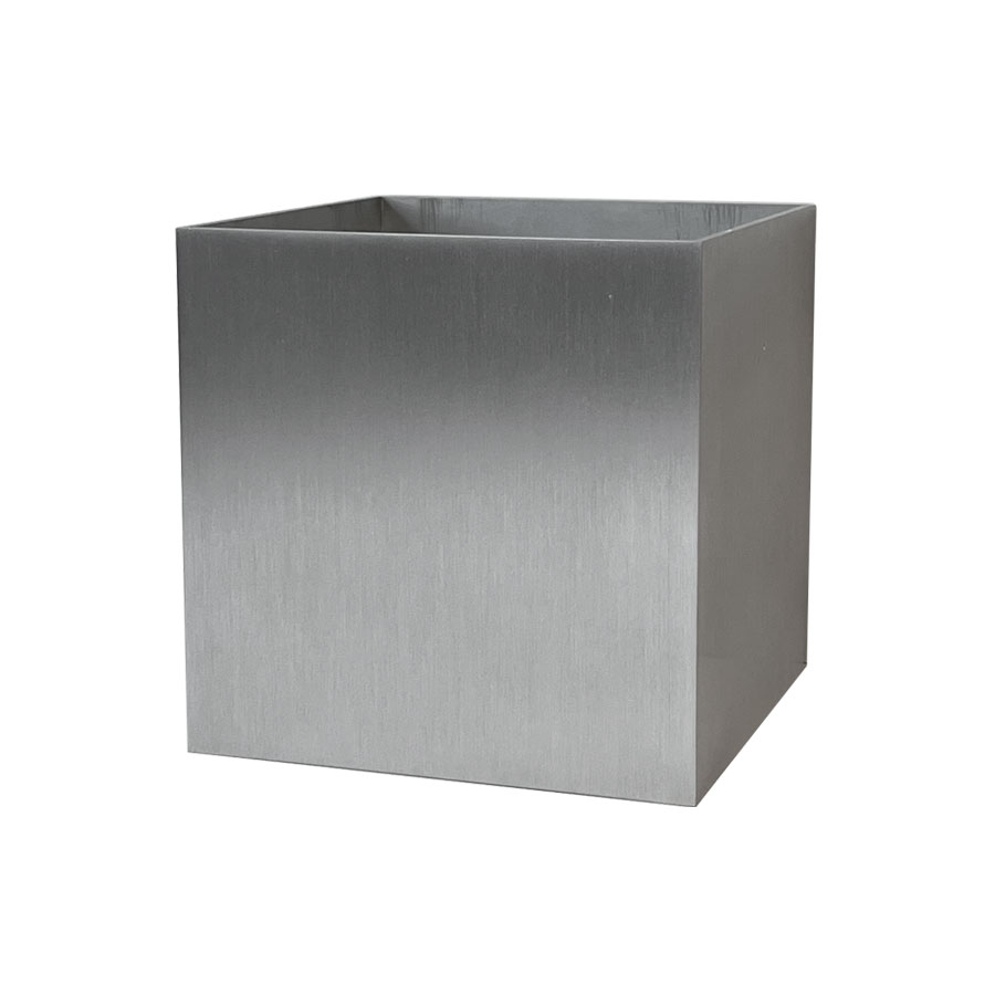 Alu Box 12cm Aluminium wandlamp Van Lampan - Het unieke ontwerp zorgt voor een prachtig op- en neergaand licht dat zachtjes op de muur valt en de kamer een aangename en uitnodigende sfeer geeft.