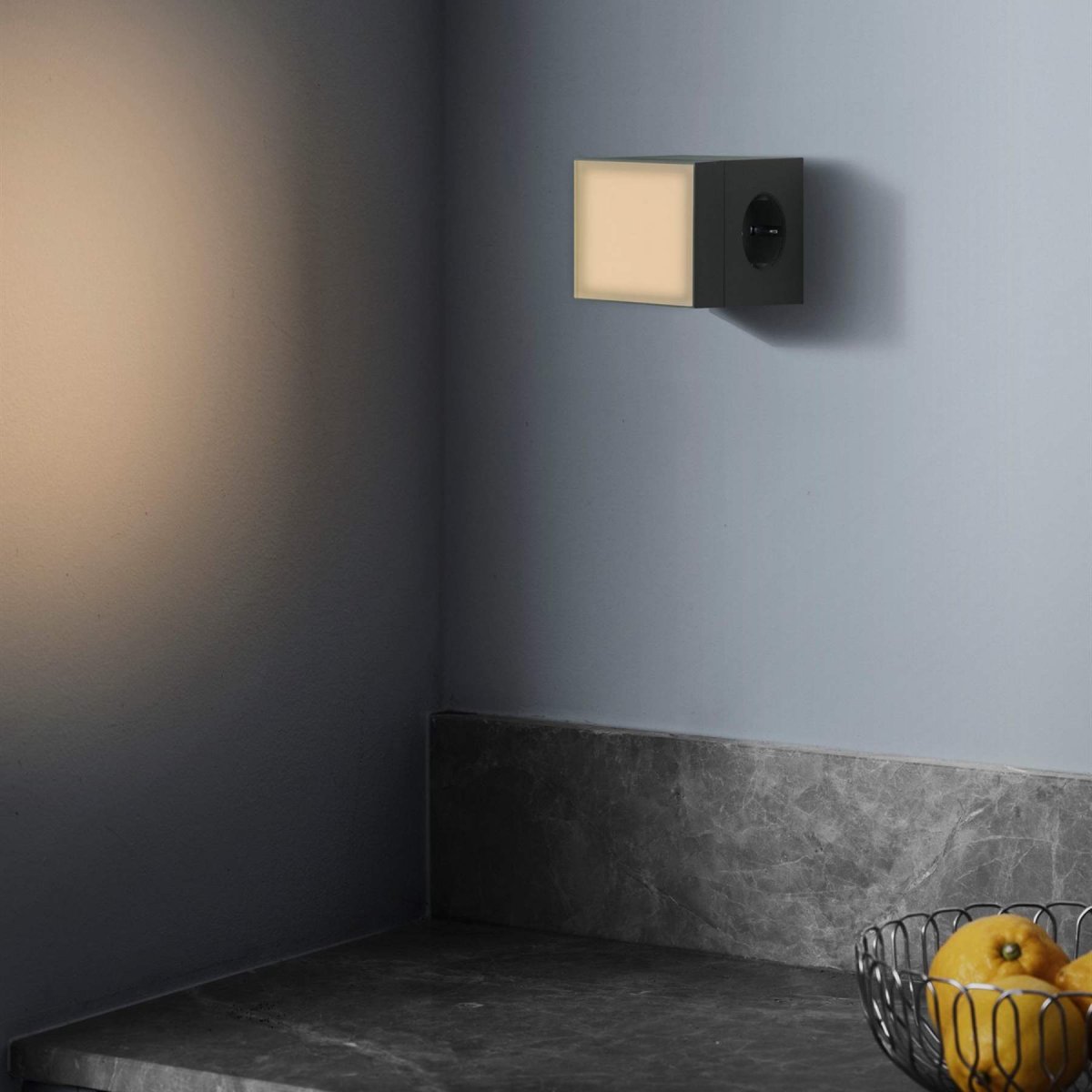 LAMP 1 - EU Groente Van Avolt - Deze handige kleine lamp kan direct in het stopcontact (230V) worden gestoken en is perfect als nachtlampje of sfeerverlichting in de hal, slaapkamer of andere ruimtes waar u een zacht licht wilt.
