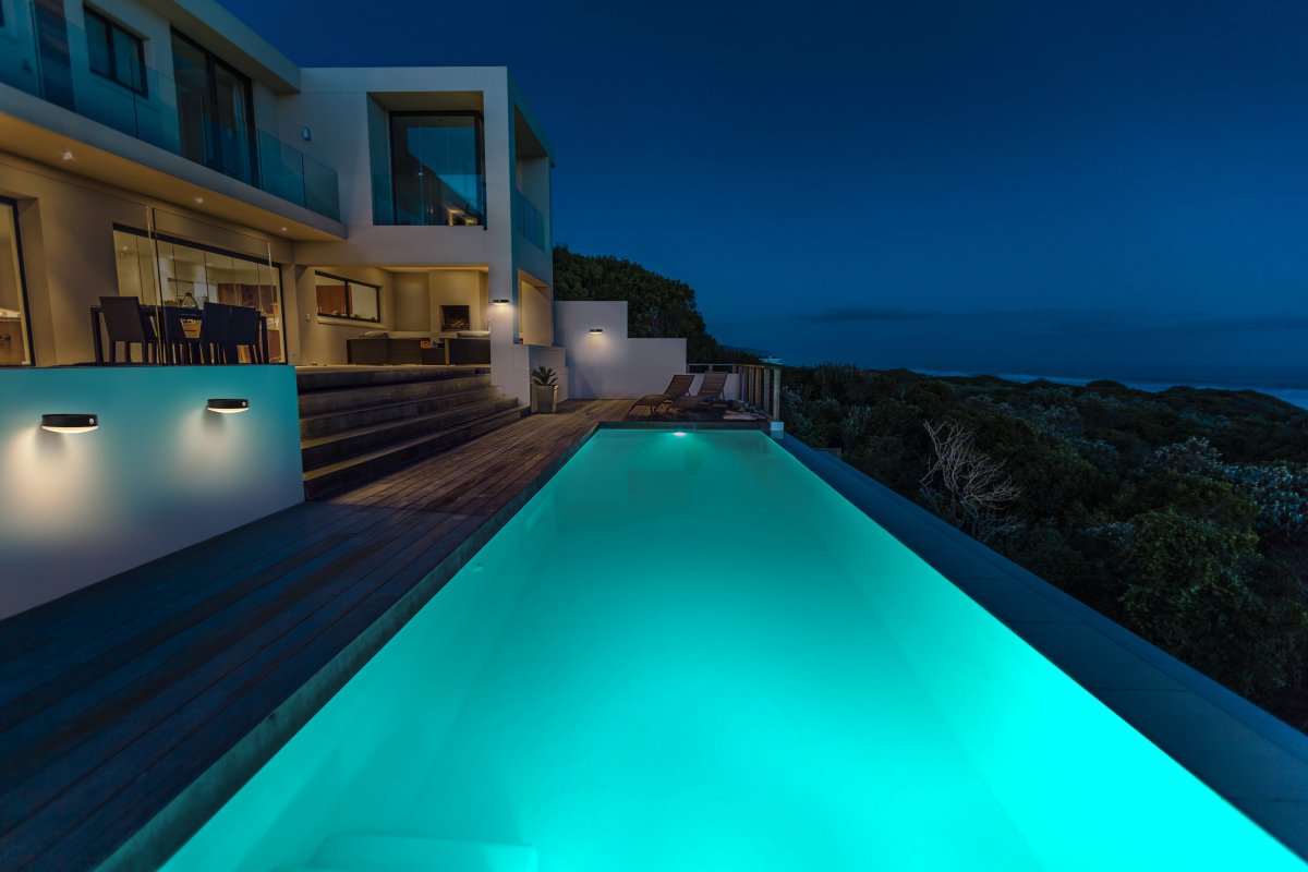 Tossa Sensor Zwart solarlamp Van Ledvance - Gemaakt van roestvrij staal en met een IP44-classificatie is het zowel weerbestendig als robuust.