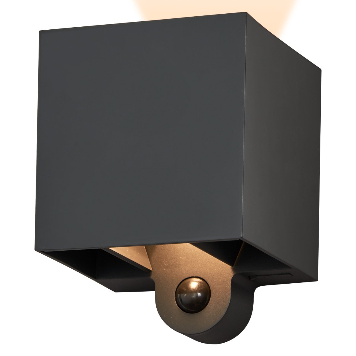 Adjustable Beam Sensor USB Donkergrijs buitenlamp Van Osram - Adjustable Beam Sensor USB &auml;r en innovativ och flexibel utomhuslampa som erbjuder tv&aring; praktiska driftsl&auml;gen f&ouml;r maximal energieffektivitet och s&auml;kerhet.