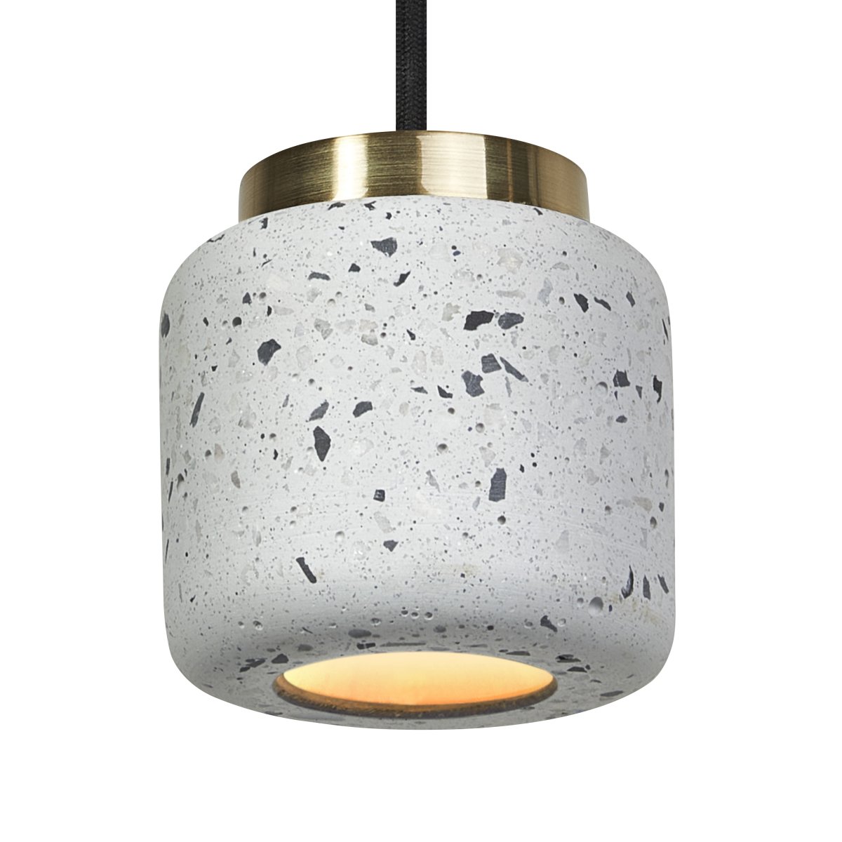 Terrazzo Ball Ø10 Wit hanglamp Van Ledvance - Detaljerna i m&auml;ssing bidrar med en elegans till rummet.