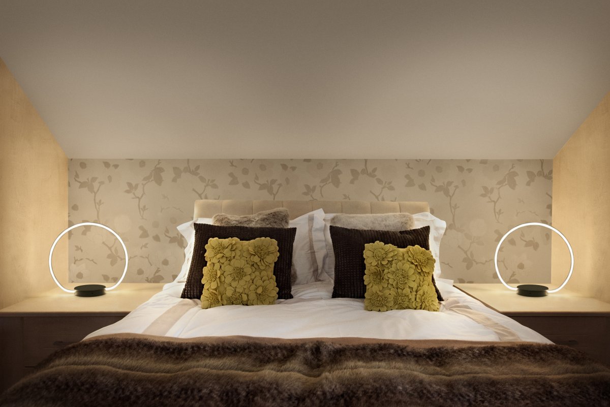 Aura 35cm Zwart tafellamp Van Ledvance - Lampan &auml;r 3 stegs dimbar med touch-str&ouml;mbrytaren p&aring; lampfoten s&aring; du kan justera ljusstyrkan efter behov.