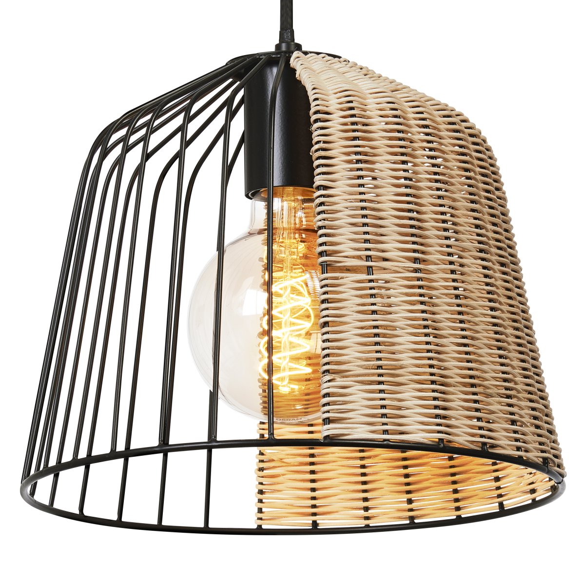 Cage Bell Ø26 Zwart hanglamp Van Ledvance - De zwarte metalen kap in combinatie met de rotan details geeft de kamer een gezellige sfeer.