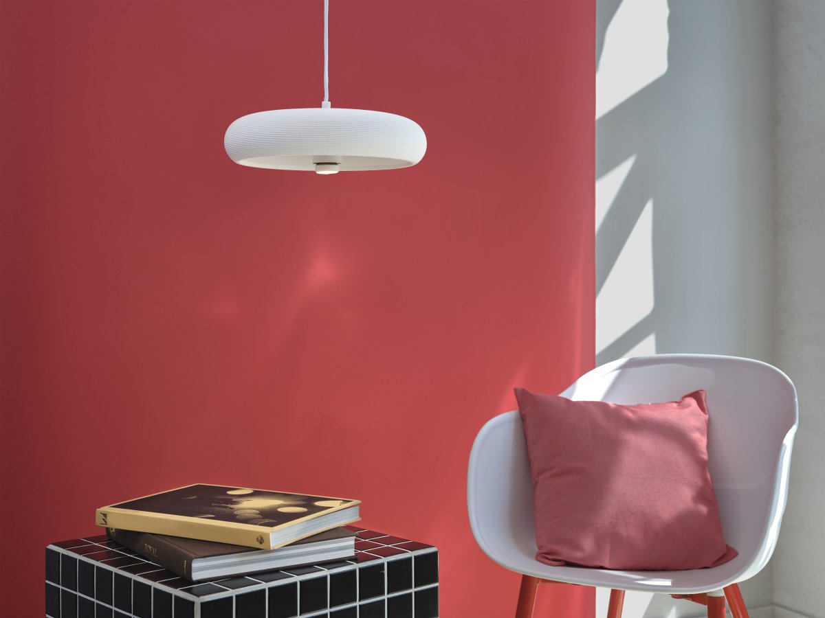 Plaster Pure Ø30 Wit hanglamp Van Ledvance - De decoratieve lampenkap van gips zorgt voor een mooie lichtspreiding in de kamer.