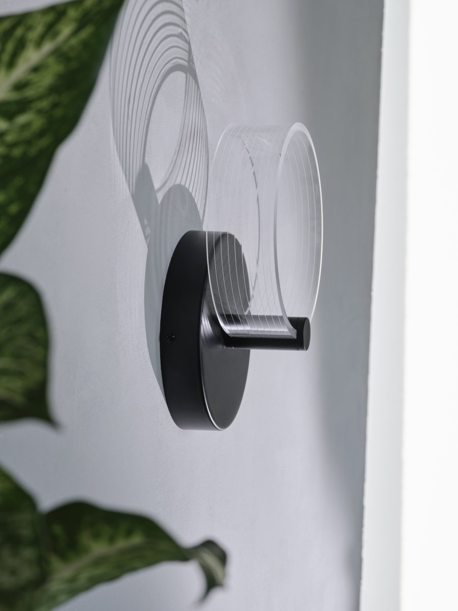 Circle PL 23cm Zwart wandlamp Van Ledvance - In de eerste fase schijnt de lamp in een warm wit licht van 3000K, in de tweede fase schijnt hij in een koud wit licht van 4200K en in de derde fase schijnt hij in 6500K (daglicht).