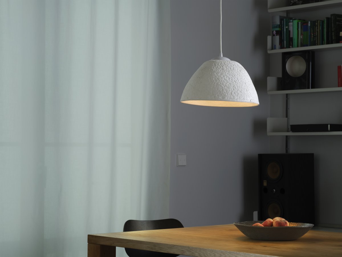 Camel Bell Ø38 Wit hanglamp Van Osram - Camel Bell is een prachtige hanger gemaakt van papier-mach&eacute;.