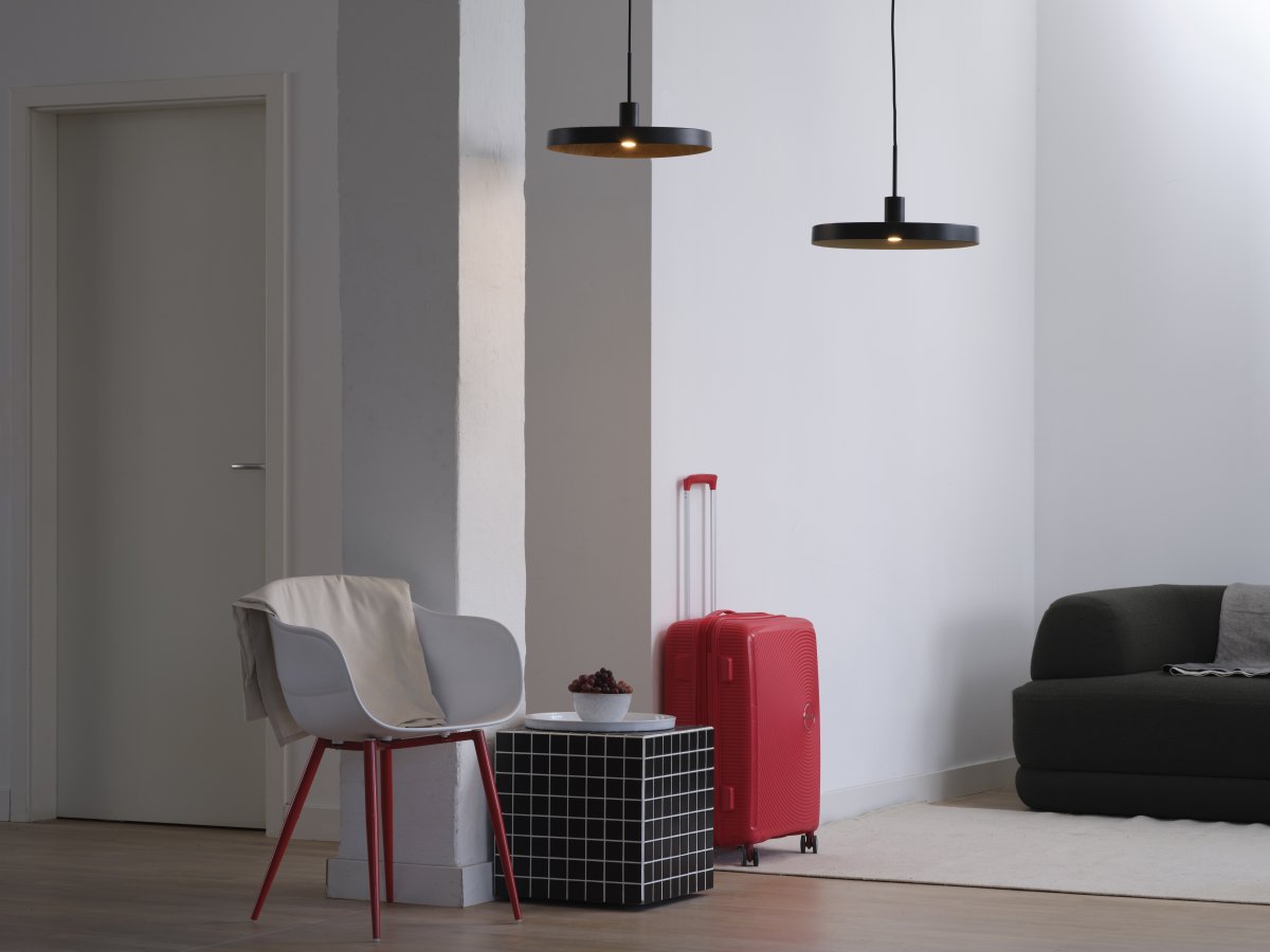 Plate Wood Ø40 Zwart hanglamp Van Osram - waardoor er een aangenaam en warm licht in de kamer verspreid wordt.