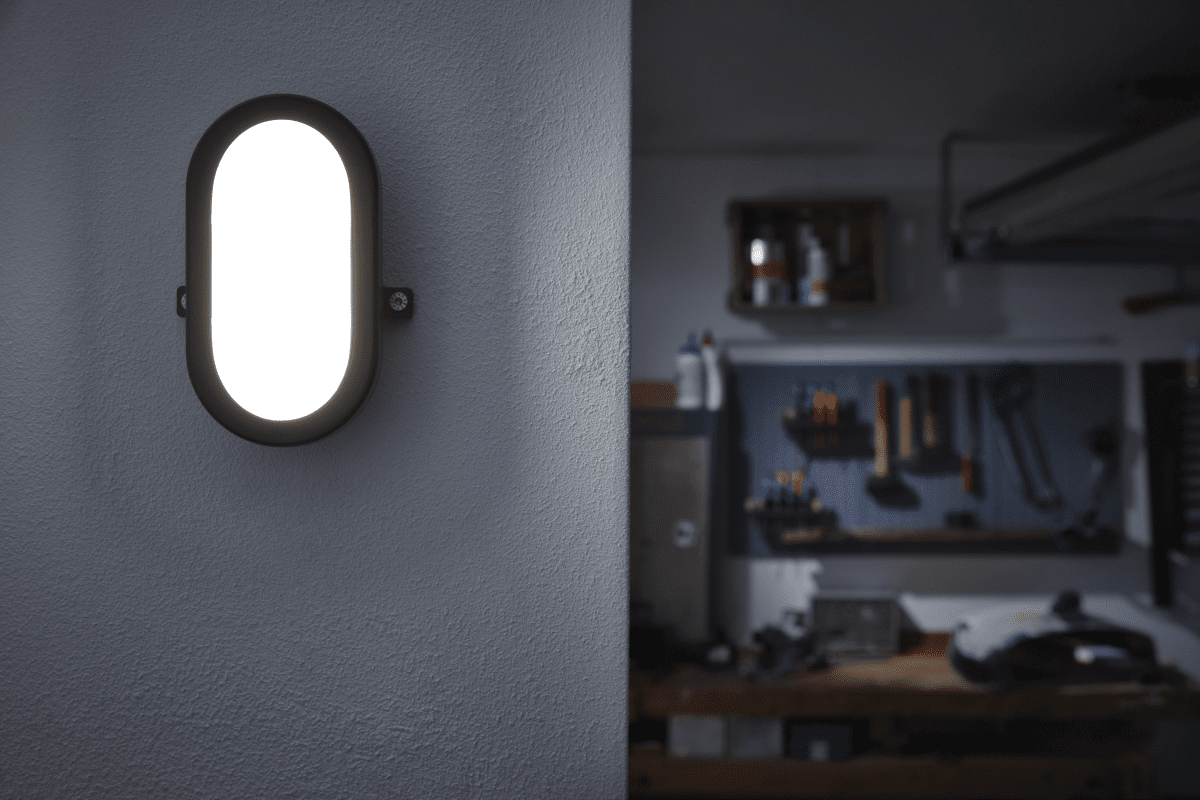 Bulkhead 11W Zwart buitenlamp Van Ledvance - Bulkhead &auml;r en smidig belysningl&ouml;sning f&ouml;r dig som beh&ouml;ver en enkel lampa med bra ljus i t.