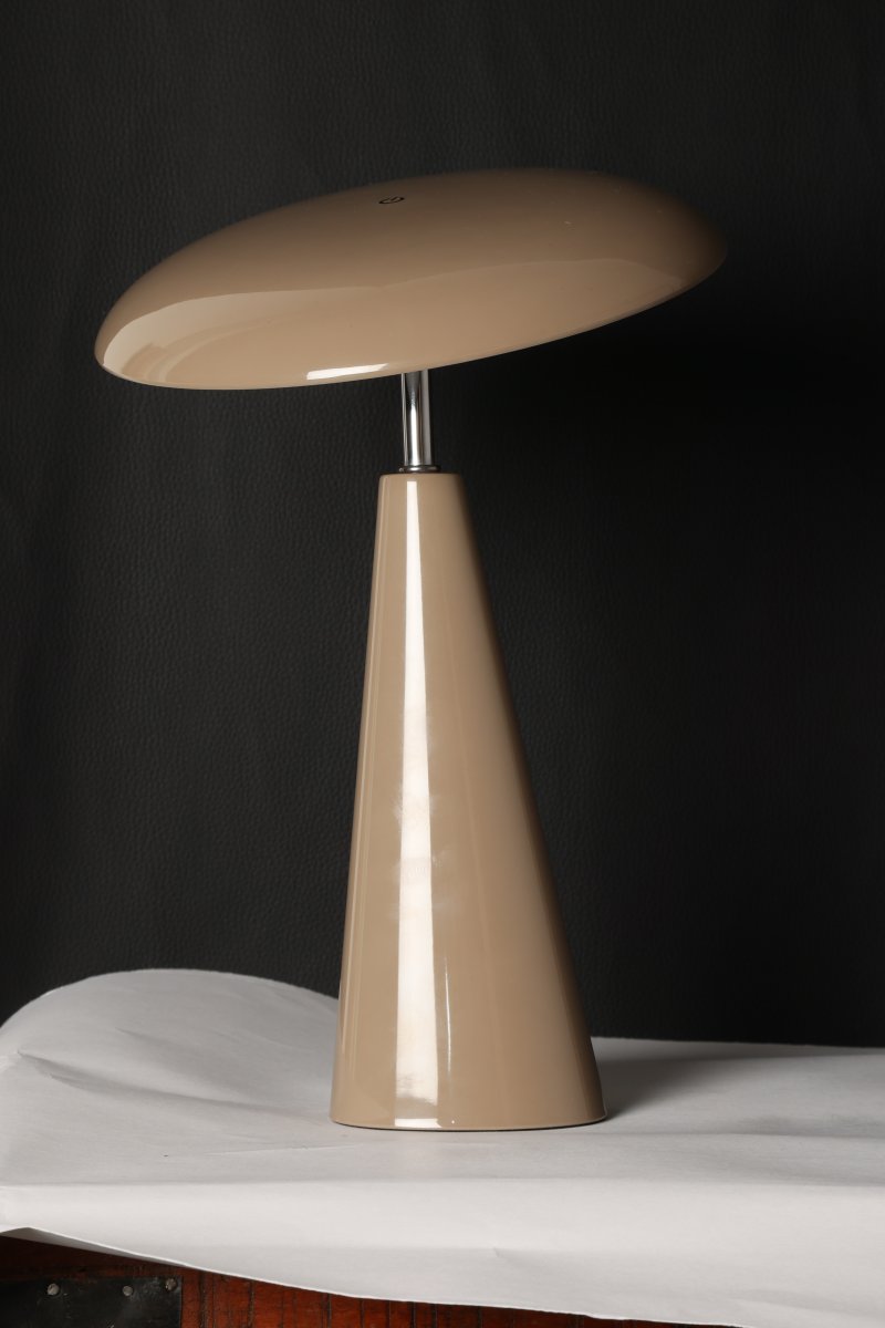 Audrey 33cm Lichtbruin Draagbare Van Eja - De geïntegreerde ledverlichting zorgt voor een aangenaam licht en de lamp is dimbaar, zodat u gemakkelijk de juiste sfeer in de kamer kunt creëren.
