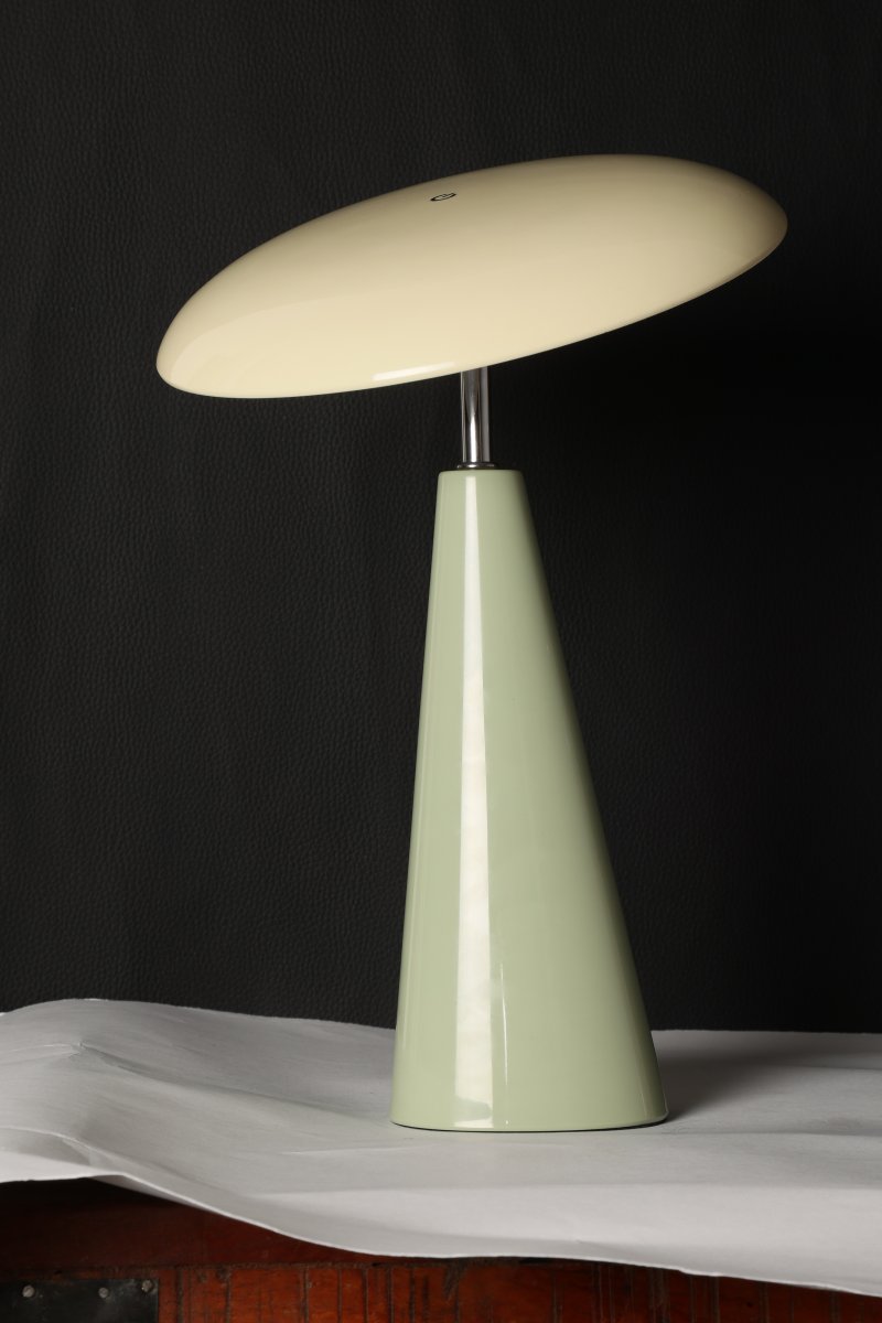 Audrey 33cm Lichtgroen/beige Draagbare Van Eja - De geïntegreerde ledverlichting zorgt voor een aangenaam licht en de lamp is dimbaar, zodat u gemakkelijk de juiste sfeer in de kamer kunt creëren.