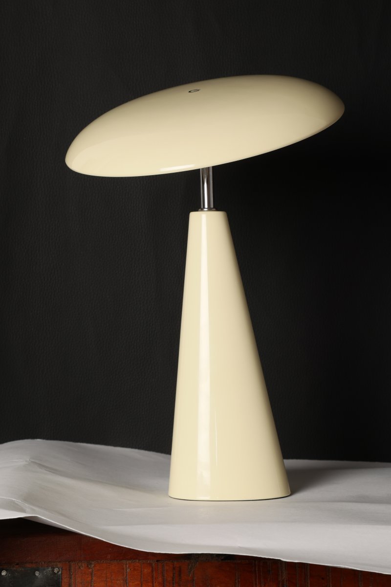 Audrey 33cm Beige Draagbare Van Eja - De geïntegreerde ledverlichting zorgt voor een aangenaam licht en de lamp is dimbaar, zodat u gemakkelijk de juiste sfeer in de kamer kunt creëren.