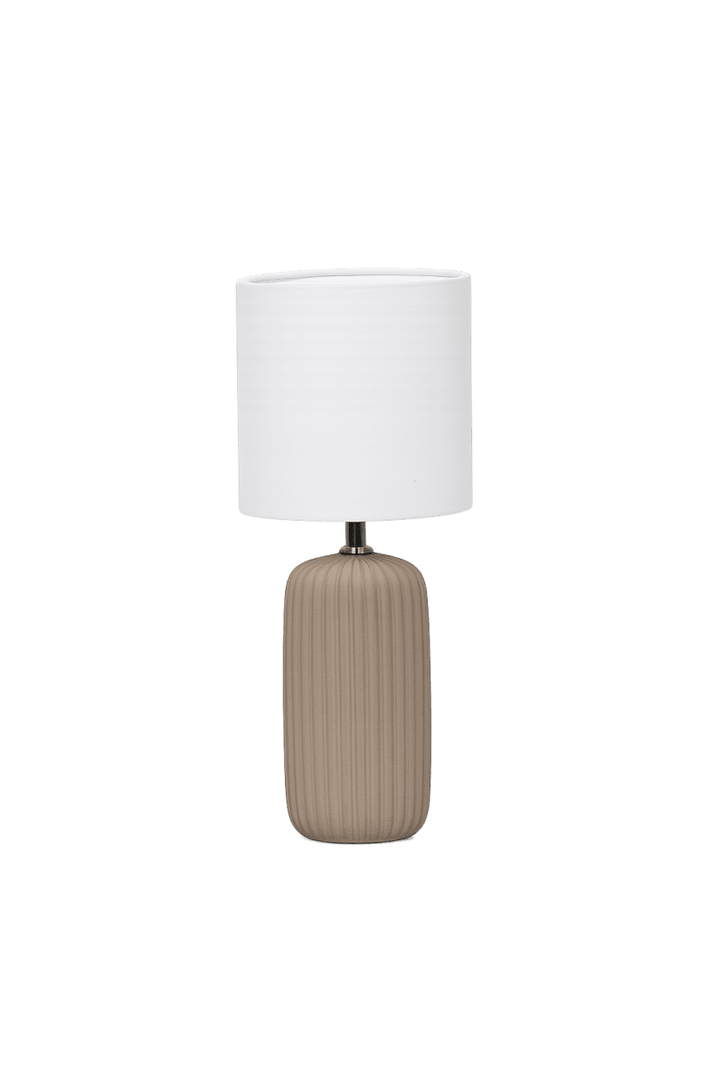  Palizzo 33cm Bruin tafellamp Van Nordic Lighting - De voet heeft een matte, zandkleurige afwerking in een warme bruine tint en een geribbelde structuur die de lamp een zachte en decoratieve uitstraling geeft.