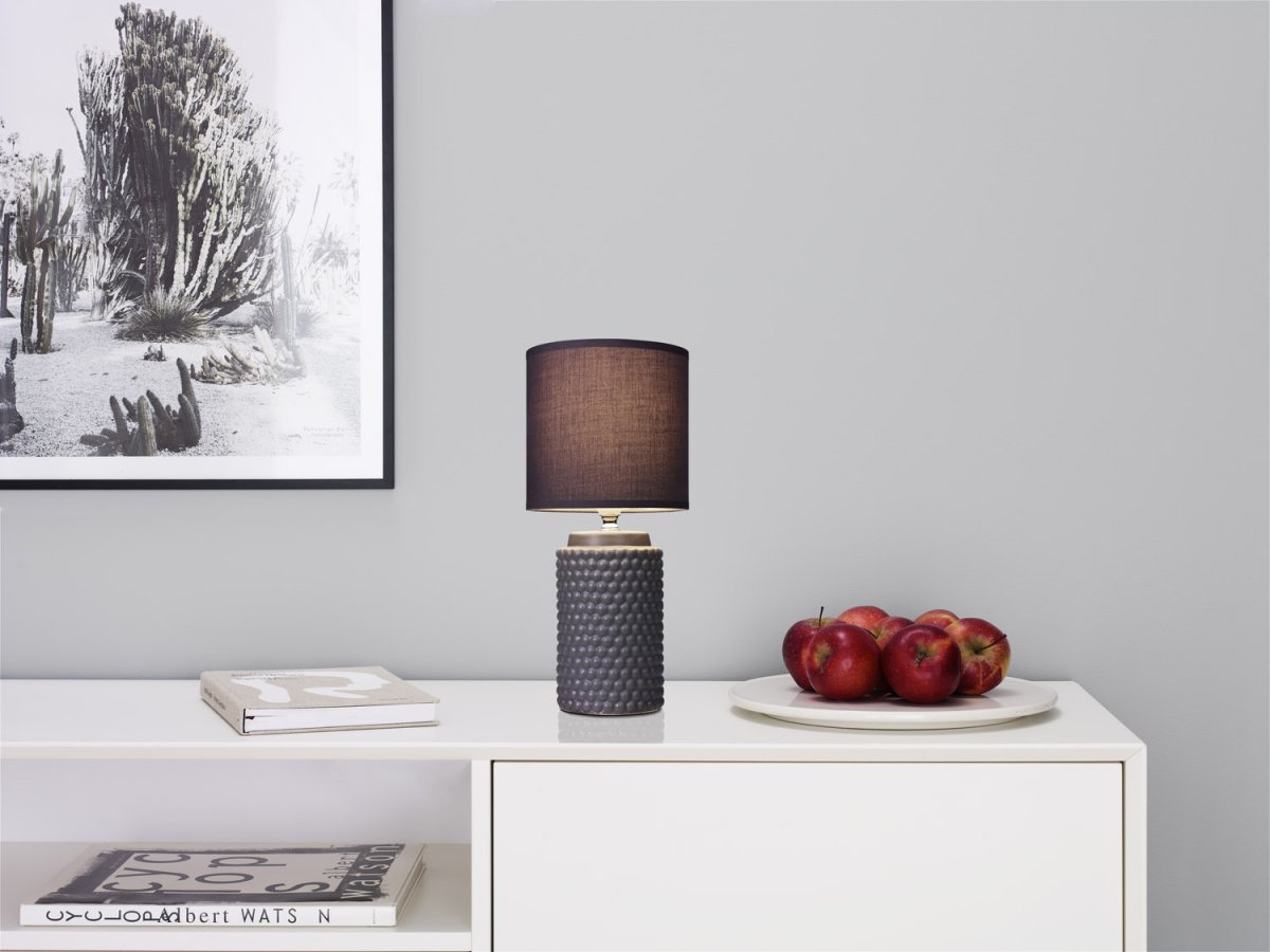 Bubble 33cm Grijs tafellamp Van Cottex - De grijze textielen lampenkap geeft een zacht en aangenaam licht, ideaal om een warme en uitnodigende sfeer te creëren in de woonkamer of slaapkamer.
