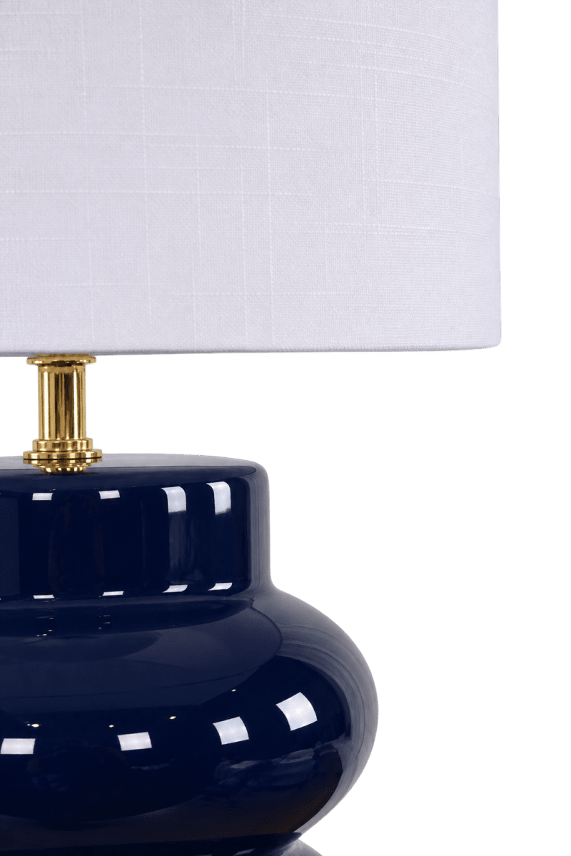 Anelli 56cm Blauw tafellamp Van Nordic Lighting - Wordt geleverd met een wit kunststof snoer van 1,8 m en een aan/uit-schakelaar met stekker.
