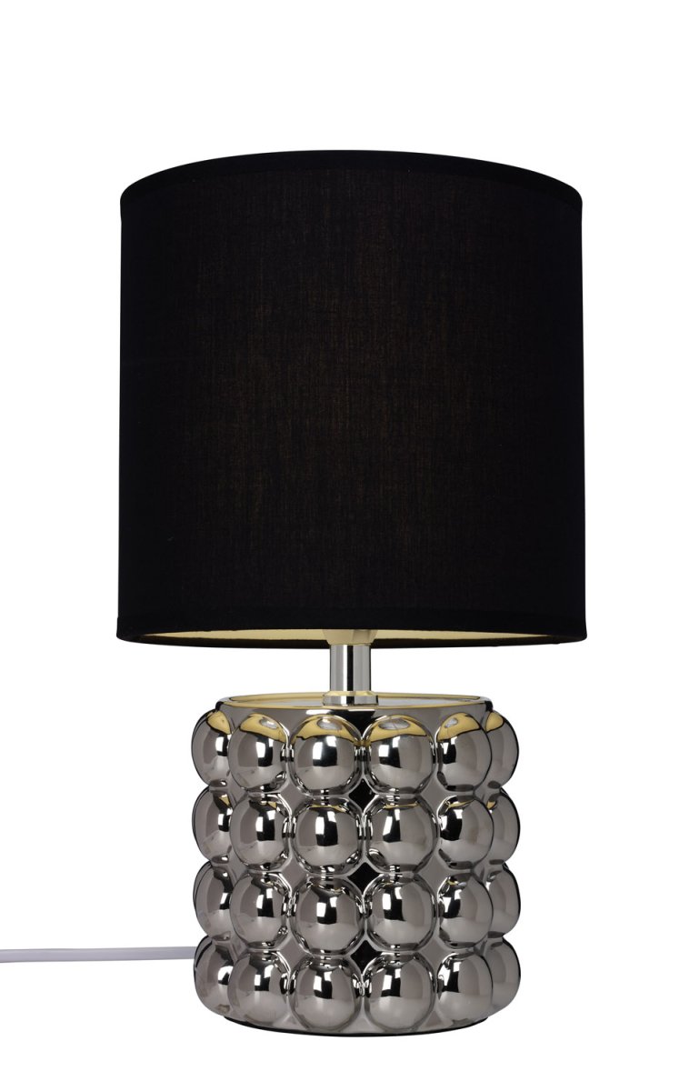 Kupol 34cm Chroom tafellamp Van Cottex - De keramische voet heeft een interessant en tastbaar ontwerp dat de lamp karakter geeft, terwijl de zachte, textiele kap een aangenaam licht in de kamer verspreidt.