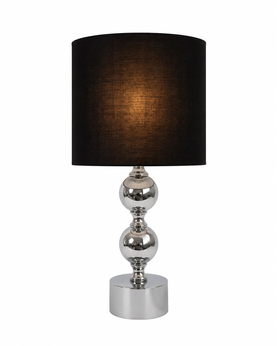 Circolo 48cm Chroom/zwart tafellamp Van Nordic Lighting - De Circolo tafellamp combineert een decoratieve metalen voet met een elegante chromen afwerking en een klassieke zwarte linnen kap.