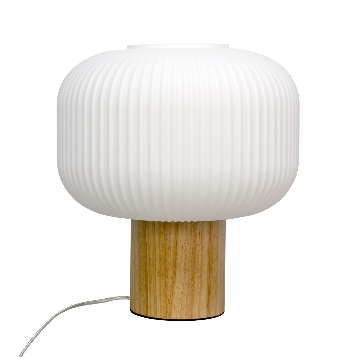 Ekerum 34cm Wit tafellamp Van Nordic Lighting - De houten lampvoet geeft een warme en solide uitstraling, terwijl de witte, geribbelde glazen kap een aangenaam en zacht licht verspreidt.