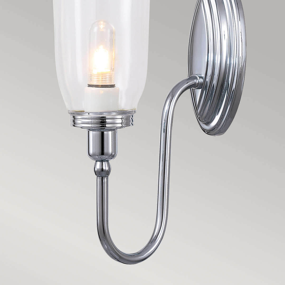 Blake 34cm Gepolijst chroom badkamerlamp Van Elstead Lighting - De lamp is verkrijgbaar in verschillende stijlen en glasuitvoeringen en wordt aangeboden met oppervlakken in gepolijst chroom, gepolijst nikkel en gepolijst messing.