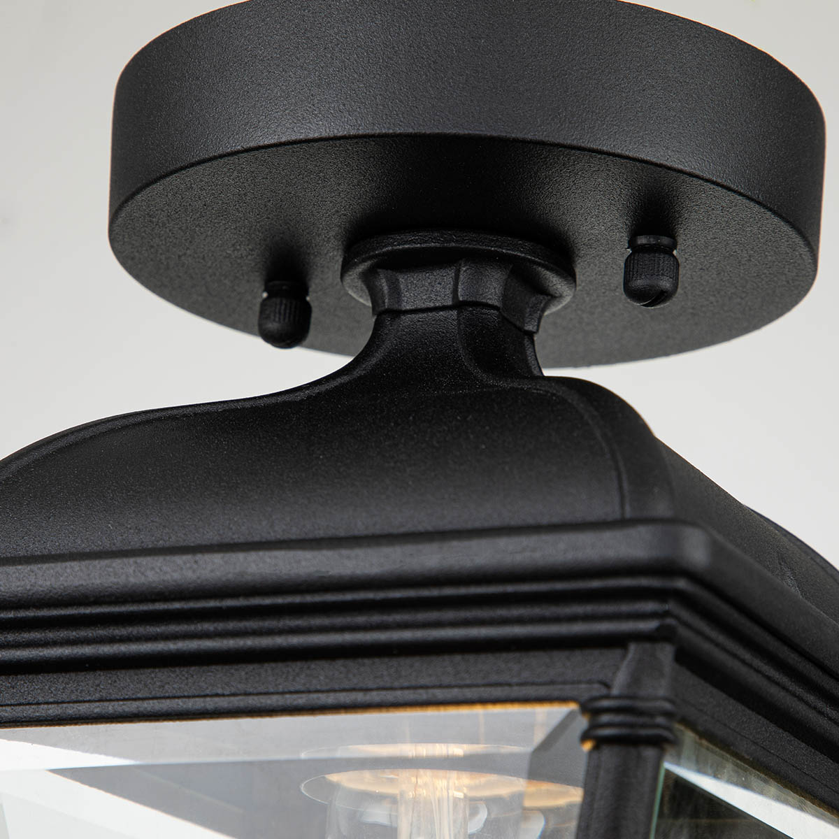 Bayview Zwart Van Elstead Lighting - De Bayview plafondlamp heeft een klassiek en elegant ontwerp met een romantische Georgische stijl die een stijlvolle en verfijnde aanwezigheid geeft aan elk exterieur.